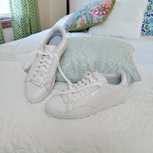 PUMA ladies sneakers silver logo Size 7.5
